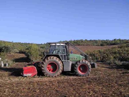 ca c est un fend un tracteur de luxe